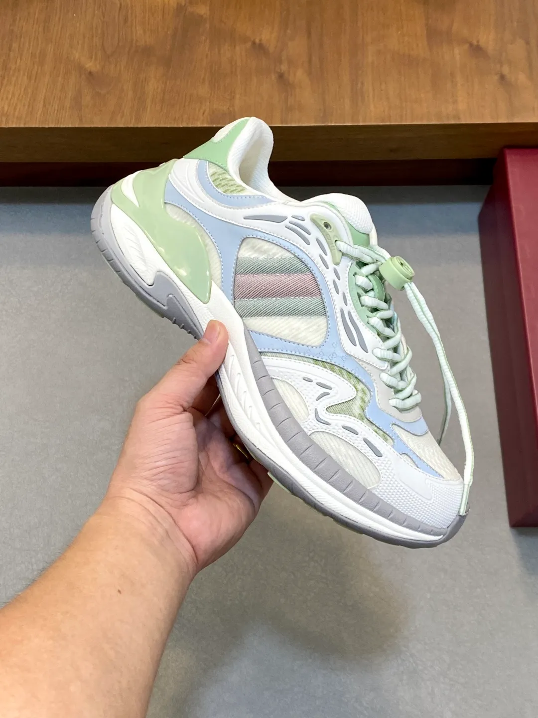 Men's Men's Shoes 💰900 Gucci Gucci 2.0 Sports Shoes Couple's Style Retro Casual Shoes Running Shoes Original Purchase, Development, Production Gucci 2.0 Sports Shoes reinterpret the brand's iconic striped webbing elements. This sneaker reinterprets the iconic details. It uses EVA thick soles and a smart silhouette to bring a stable and comfortable wearing experience. Exquisite packaging at the delivery counter. Fabric: original imported cowhide + technical fabrics. Lining: original imported breathable mesh. Sole: original molded ultra-light foam rubber. Bottom thickness: 4CM. Size: 39-44 (customized for 38, 45, 56)